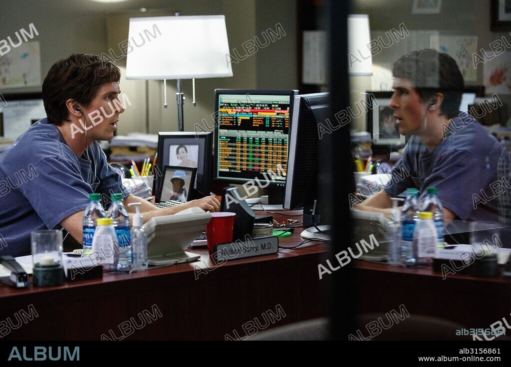 CHRISTIAN BALE en LA GRAN APUESTA, 2015 (THE BIG SHORT), dirigida por ADAM MCKAY. Copyright PLAN B ENTERTAINMENT/REGENCY ENTERPRISES.