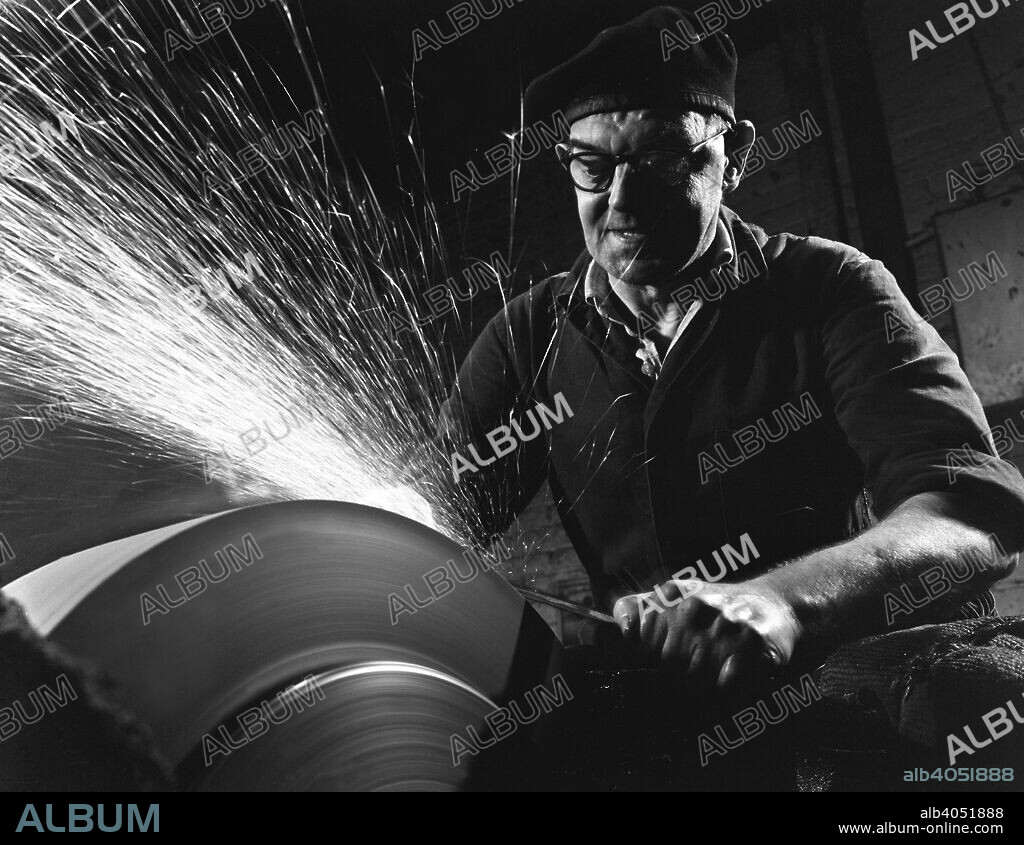 Grinding (sharpening), Everlast Garden tools, Sheffield, South Yorkshire, 1965.