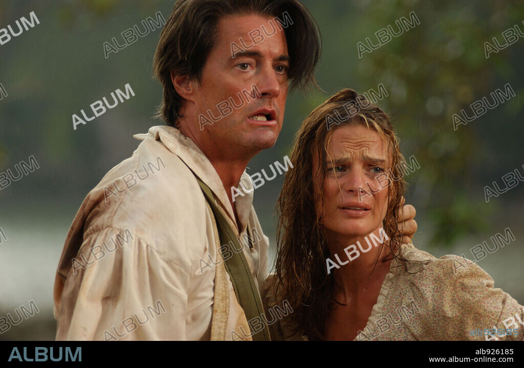GABRIELLE ANWAR y KYLE MacLACHLAN en LA ISLA MISTERIOSA, 2005 (MYSTERIOUS ISLAND), dirigida por RUSSELL MULCAHY. Copyright LIVING FILMS/SILVERSTAR LTD.