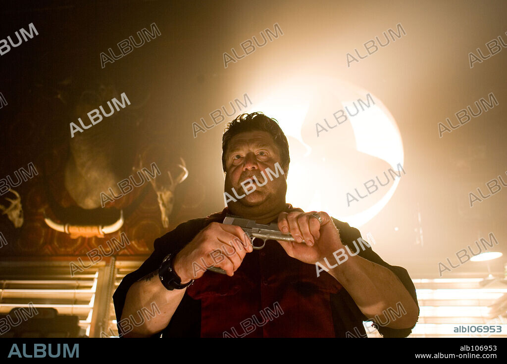 JOHN GOODMAN en SENTENCIA DE MUERTE, 2007 (DEATH SENTENCE), dirigida por JAMES WAN. Copyright HYDE PARK ENTERTAINMENT.