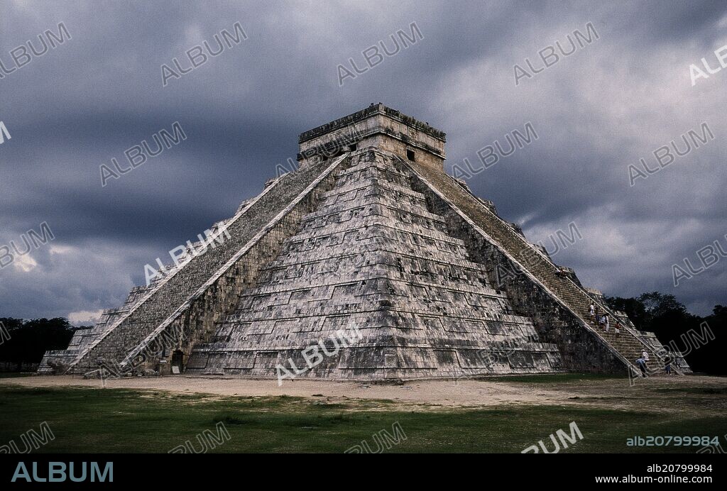 TEMPLO DE KUKULCAN O PIRAMIDE DE KUKULCAN CONOCIDO TAMBIEN POR EL NOMBRE DEL CASTILLO - SIGLO XII.