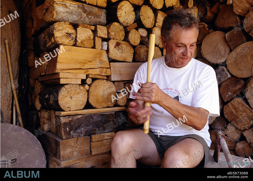 Arsèguel, Artur Blasco tocando la caña musical (Alt Urgell) "Ecuentro de acordionistas del Pirineo".