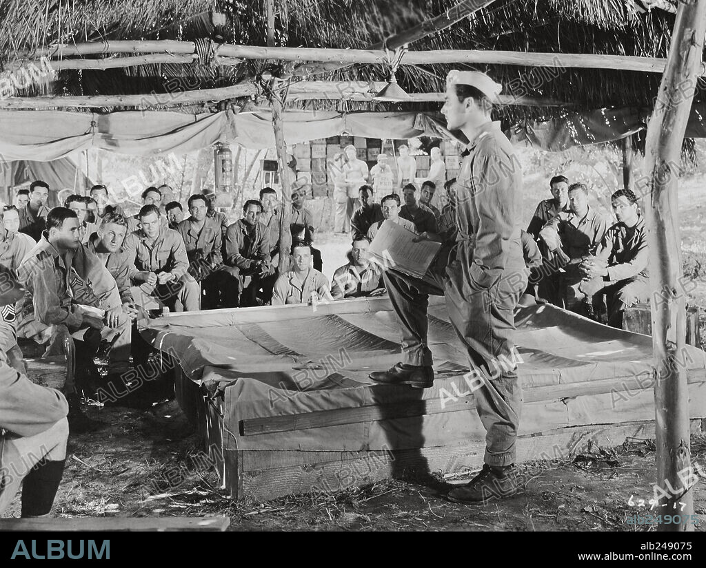 ERROL FLYNN en OBJETIVO: BIRMANIA, 1945 (OBJECTIVE, BURMA!), dirigida por RAOUL WALSH. Copyright WARNER BROS/FIRST NATIONAL.