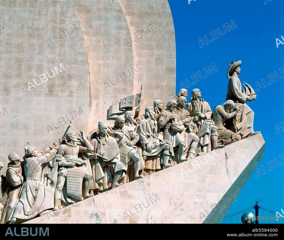 zu: Heinrich der Seefahrer; Infant von Portugal; 1394-1460. Lissabon (Portugal), Padrao dos Descobrimentos - Denkmal der Entdeckungen (1960 enthüllt; Entwurf: Cottinelli Telmo; Bildhauer: Leopoldo de Almeida). Teilansicht (an der Spitze: Heinrich der Seefahrer). Foto, 1997: AKG-images / Françoise Kuntz.