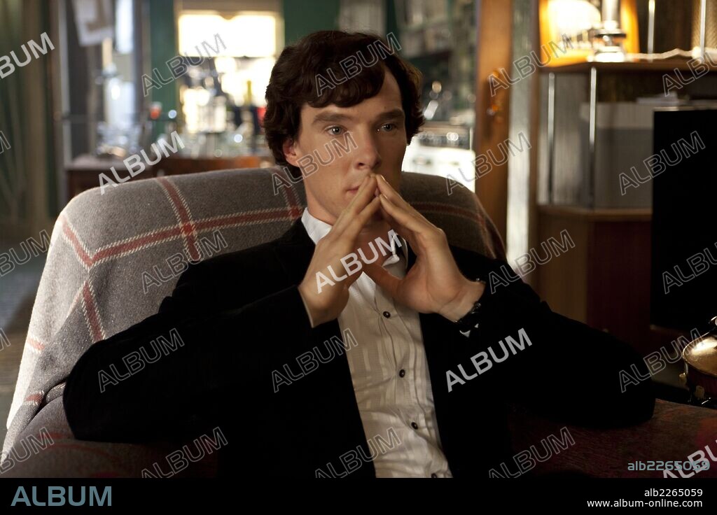 BENEDICT CUMBERBATCH in SHERLOCK, 2010, directed by PAUL MCGUIGAN. Copyright HARTSWOOD FILMS/BBC WALES.
