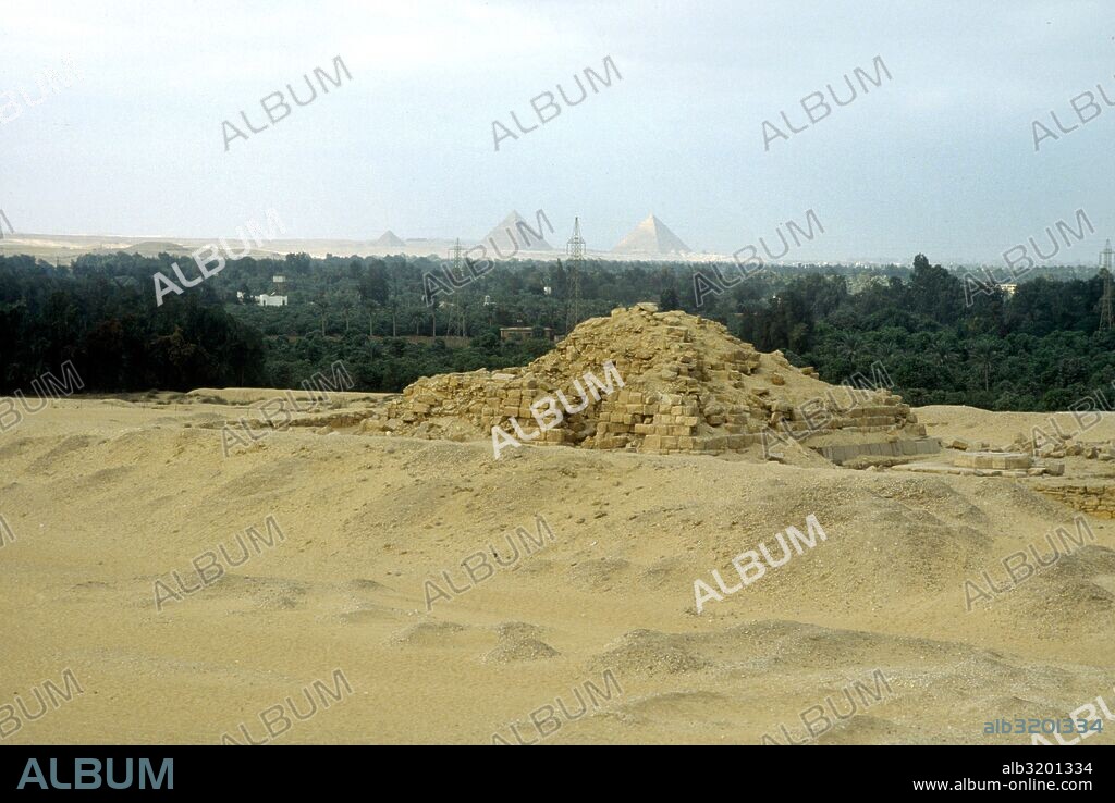 Pirámide de Unis se encuentra en el complejo piramidal de Saqqara, cerca de El Cairo, en Egipto.