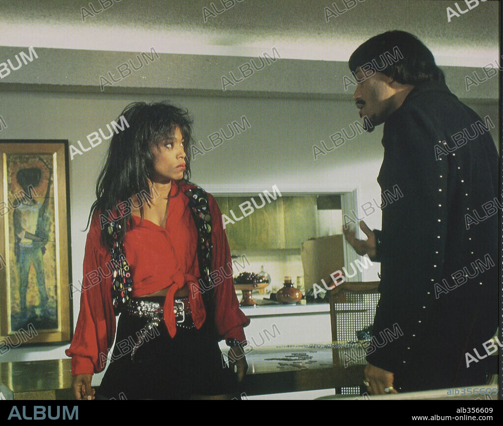 ANGELA BASSETT and LAURENCE FISHBURNE in WHAT'S LOVE GOT TO DO WITH IT, 1993, directed by BRIAN GIBSON. Copyright TOUCHSTONE PICTURES.