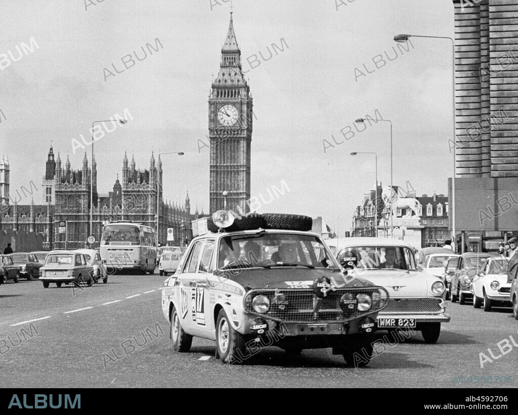 Hillman Hunter, P.Brown on 1968 London to Sydney rally.