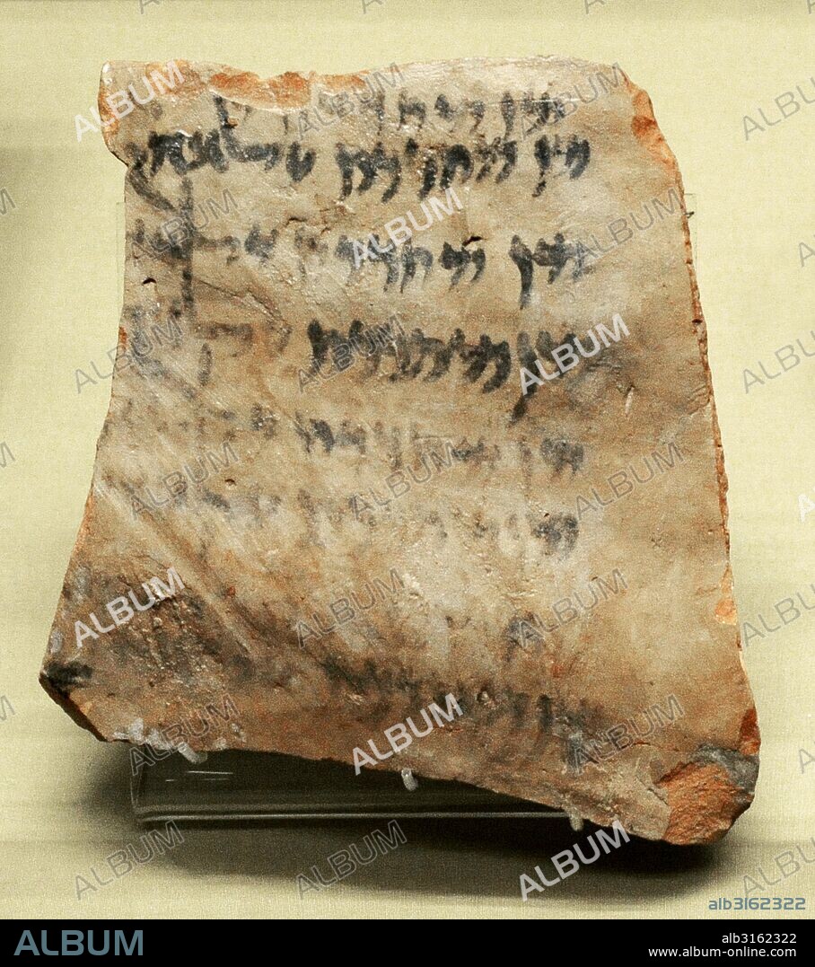 Arte antiguo. Asia Central. Ostracon. Inscripción con las cuentas de la bodega Real. Arcilla. Tinta india. Siglos II-I a. C. Pieza procedente de la antigua Nisa, Turkmenistan. Museo del Hermitage (The State Hermitage Museum). San Petersburgo. Rusia.