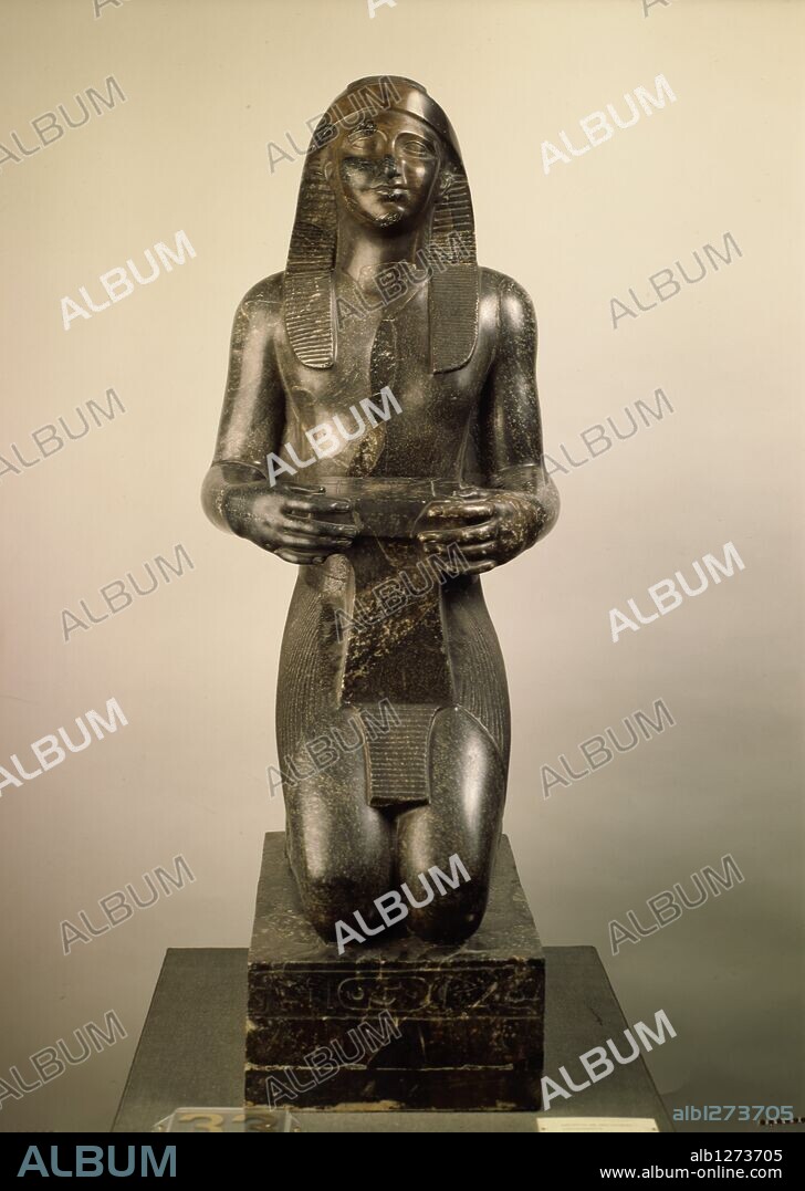 Arte egipcio. Estatua de Nactanebo I, primer faraón de la XXX Dinastía.