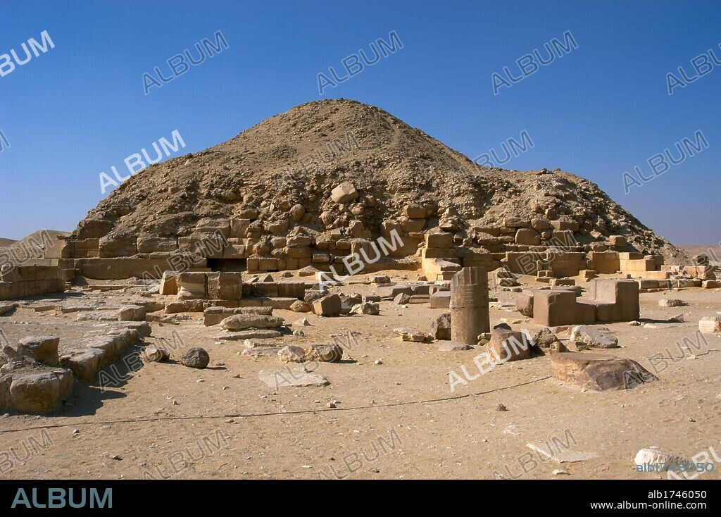 ARTE EGIPCIO. IMPERIO ANTIGUO. V DINASTIA. PIRAMIDE DE UNAS, último faraón de la quinta dinastía. Está situada al sur de la pirámide de Zoser y es una de las más pequeñas del conjunto funerario. SAKKARA. Egipto.