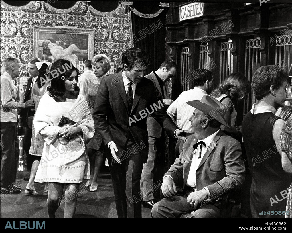 ELIZABETH TAYLOR and WARREN BEATTY in THE ONLY GAME IN TOWN, 1970, directed by GEORGE STEVENS. Copyright 20TH CENTURY FOX.