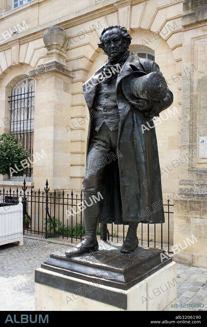 MONUMENTO ESCULTURAL A FRANCISCO DE GOYA POR MARIANO BENLLIURE Y GIL  . BURDEOS, FRANCIA.