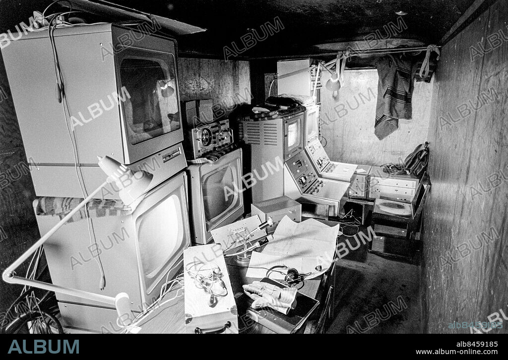 BERGA 1967-02.. Provsändning av färg-TV från Berga helikopterskola. Här ses en interiör i en OB-buss.. Foto: Bo-Aje Mellin / RiR / SVT / Kod: 5600. Notis publ. i RiR 15/67 sid. 54.. RiR 18519 sv/v neg.