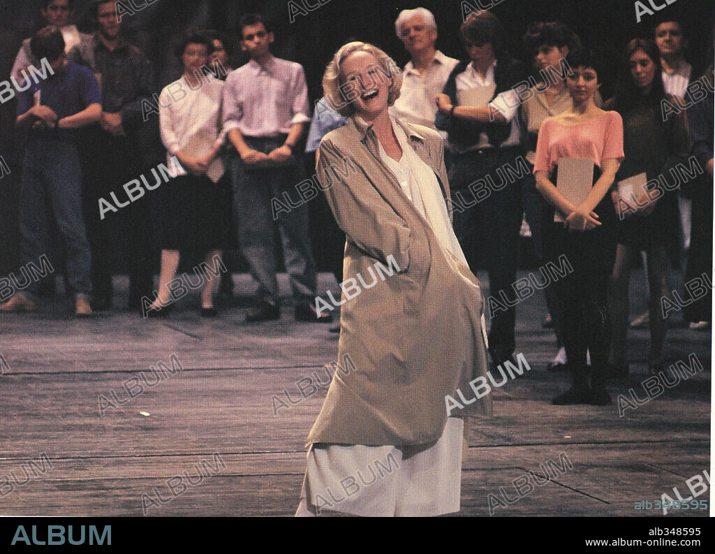 GLENN CLOSE en CITA CON VENUS, 1991 (MEETING VENUS), dirigida por ISTVAN SZABO. Copyright WARNER BROTHERS.