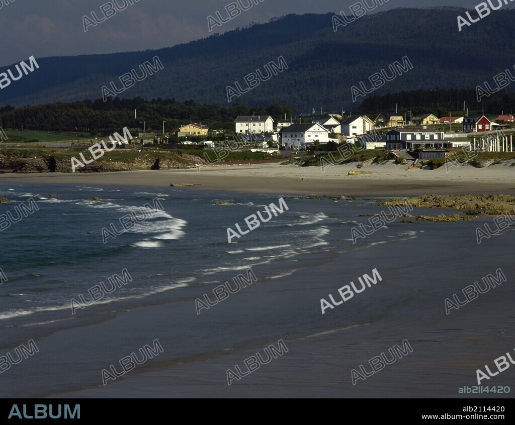 GALICIA. Vista de la PLAYA DE AREALONGA. Municipio de Barreiros. Comarca de A Mariña Oriental. Provincia de Lugo. España.
