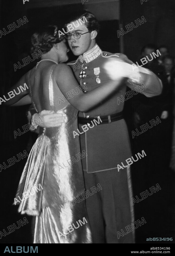 ARKIV STOCKHOLM 19370207.. Count Carl Johan Bernadotte uncle of King Carl Gustaf of Sweden dances with one Miss Bager at a ball at the Royal Naval College in Stockholm, Sweden February 7, 1937. Foto: Pressens Bild / Scanpix / Kod: 194.