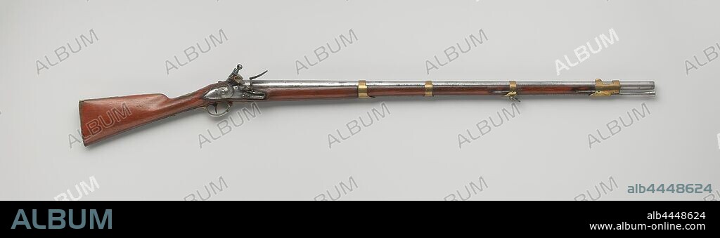 Military flint gun, The lock plate is signed. On the bottom of the loop is .50. stamped. The flask is easily cut. The brass fittings include four sliding drawer bands, the trigger guard with A4 on it, an S-shaped screw plate, an oval thumb plate with No 7 on it and on the butt plate M: E and IKN2, the loading stick is made of steel., Mathijs Tielenburg, Leeuwarden, c. 1785 - c. 1795, brass (alloy), steel (alloy), iron (metal), wood (plant material), cutting, l 137.1 cm h 19.5 cm Ã— d 8 cm Ã— w 3.6 kg l 99.4 cm d 17.4 mm.