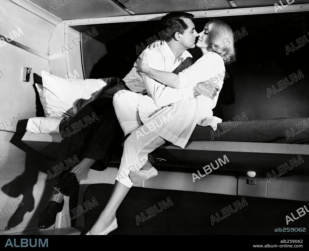 CARY GRANT y EVA MARIE SAINT en CON LA MUERTE EN LOS TALONES, 1959 (NORTH BY NORTHWEST), dirigida por ALFRED HITCHCOCK. Copyright Metro-Goldwyn-Mayer (MGM).