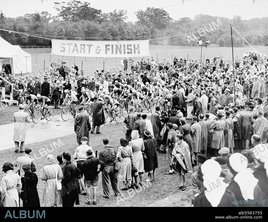 Sport / Olympic Games. 1948 Olympic Games in London 29th July - 14th August 1948. Start of the road race. Photo, 13.8.1948.