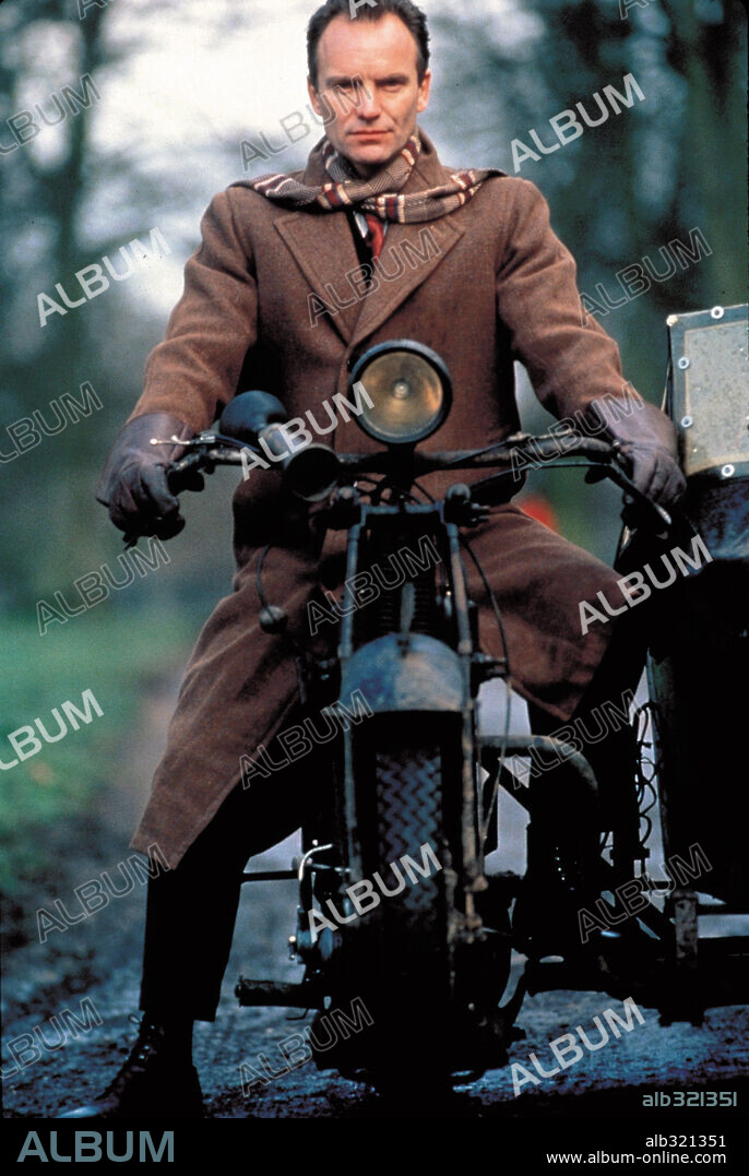 sting in THE GROTESQUE, 1995, directed by JOHN-PAUL DAVIDSON. Copyright J&M ENTERTAINMENT.