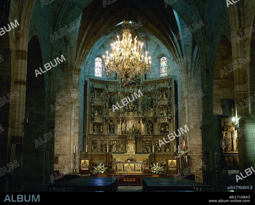 ARTE GOTICO-PLATERESCO. ESPAÑA. IGLESIA DE SANTA MARIA LA MAYOR. Vista general del RETABLO DEL ALTAR MAYOR, obra realizada en el primer tercio del s. XVI por Hernando DE SALCEDO, de la escuela de Vigarny. Aparece en él la talla del s. XIV de la virgen titular. EZCARAY. La Rioja.