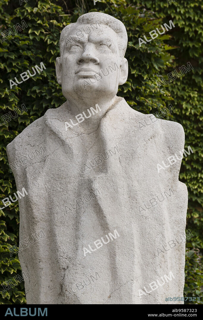 Rubén Darío, Autor: Antoni Oliver, 1951, Mármol, Paseo de Sagrera, Palma , Mallorca, balearic islands, spain, europe.