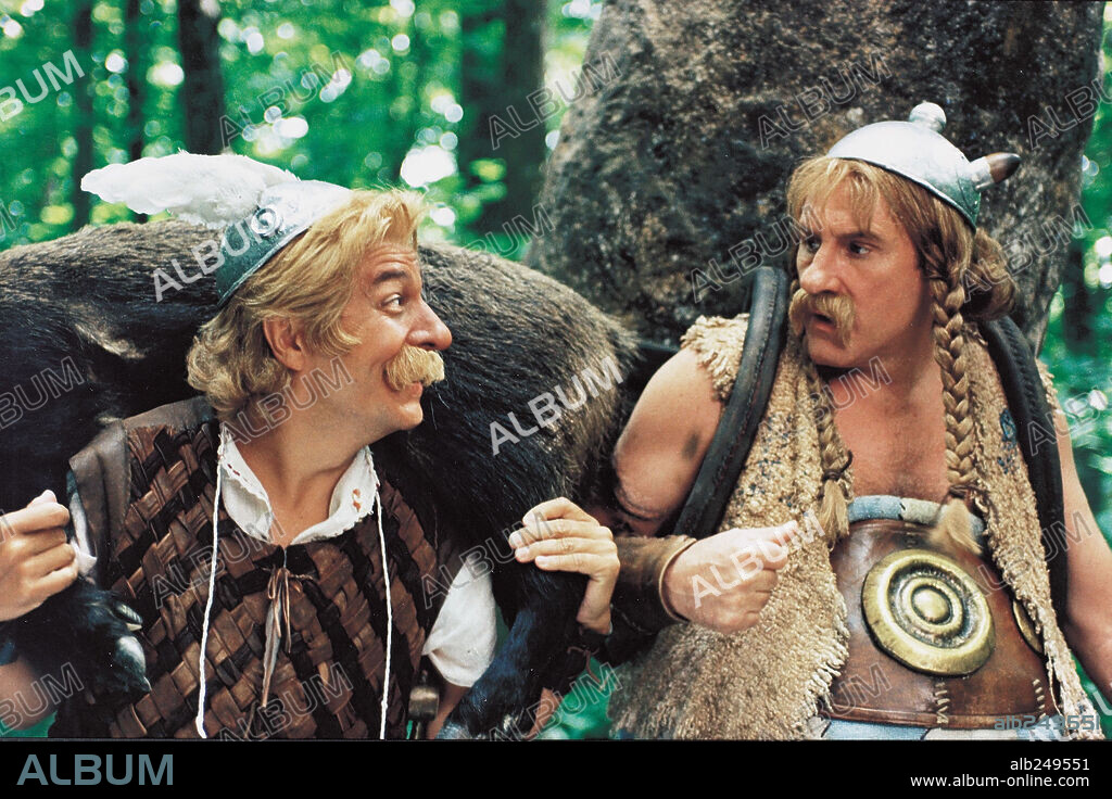 CHRISTIAN CLAVIER and GERARD DEPARDIEU in ASTERIX AND OBELIX VS. CAESAR, 1999 (ASTERIX ET OBELIX CONTRE CESAR), directed by CLAUDE ZIDI. Copyright RENN PRODUCTIONS / GEORGE, ETIENNE.