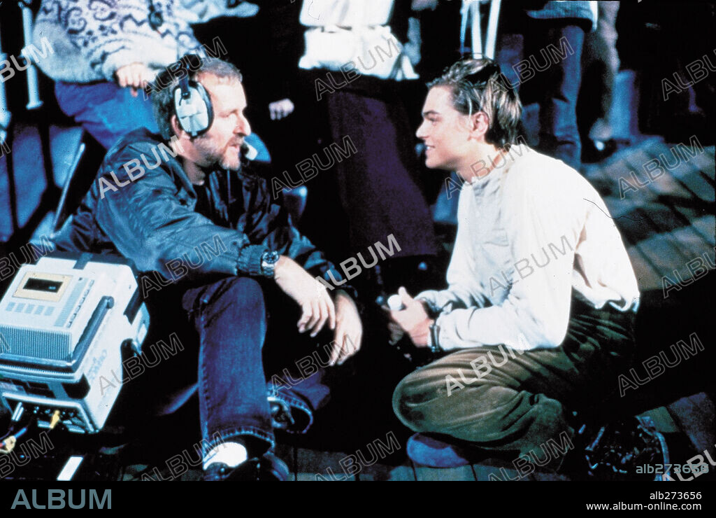 JAMES CAMERON et Leonardo DiCaprio dans TITANIC, 1997, réalisé par JAMES CAMERON. Copyright PARAMOUNT/20TH CENTURY FOX.