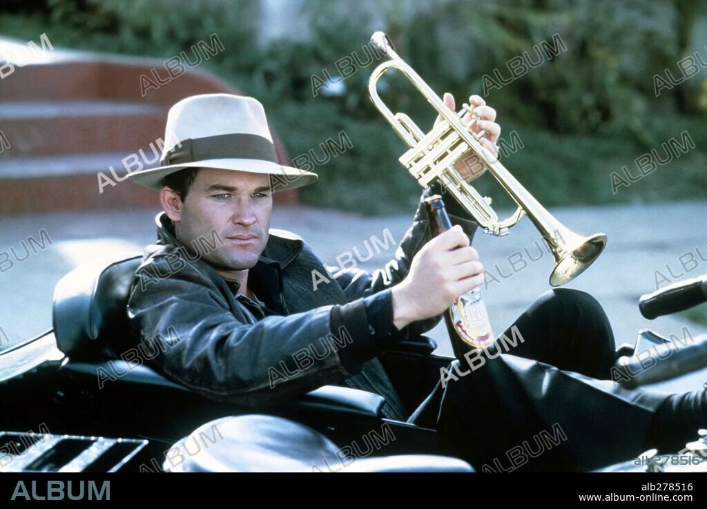 KURT RUSSELL in SWING SHIFT, 1984, directed by JONATHAN DEMME. Copyright WARNER BROTHERS.