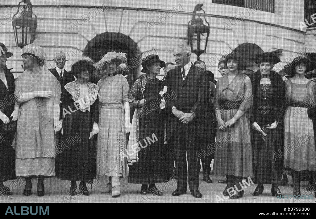 Marie Curie with US President Warren G. Harding. At this event, one gram of radium was presented to the Curie Institute. The discoverer of radium, Marie Curie (1867-1934), was a Polish-French chemist and physicist. She was the first person to receive two Nobel Prizes (chemistry and physics) and also the first to be awarded these prizes in two different fields.
