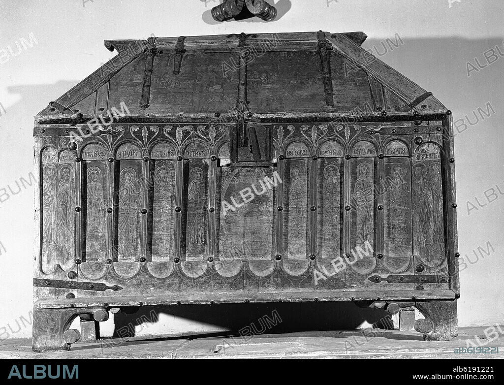 ARCA DE LOS APOSTOLES - SIGLO XIII - ROMANICO ESPAÑOL - FOTOGRAFIA EN BLANCO Y NEGRO - AÑOS 50.