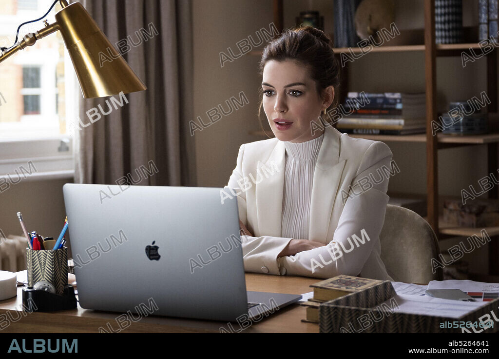 ANNE HATHAWAY en CONFINADOS, 2021 (LOCKED DOWN), dirigida por DOUG LIMAN. Copyright Storyteller Productions.