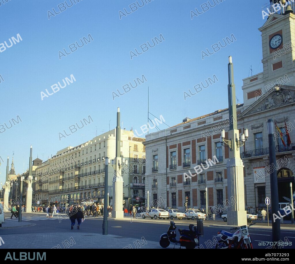 JAIME MARQUET. SEDE DE LA COMUNIDAD DE MADRID ANTIGUA CASA DE CORREOS CONSTRUCCION DEL AÑO 1766 SE LE AÑADIO LA TORRETA DEL RELOJ EN EL AÑO 1866 -.