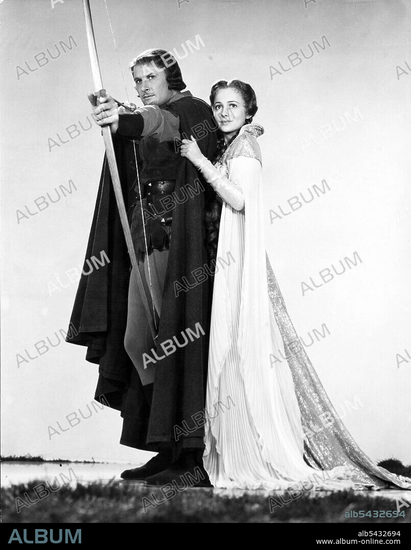 ERROL FLYNN and OLIVIA DE HAVILLAND in THE ADVENTURES OF ROBIN HOOD, 1938, directed by MICHAEL CURTIZ and WILLIAM KEIGHLEY. Copyright WARNER BROTHERS.