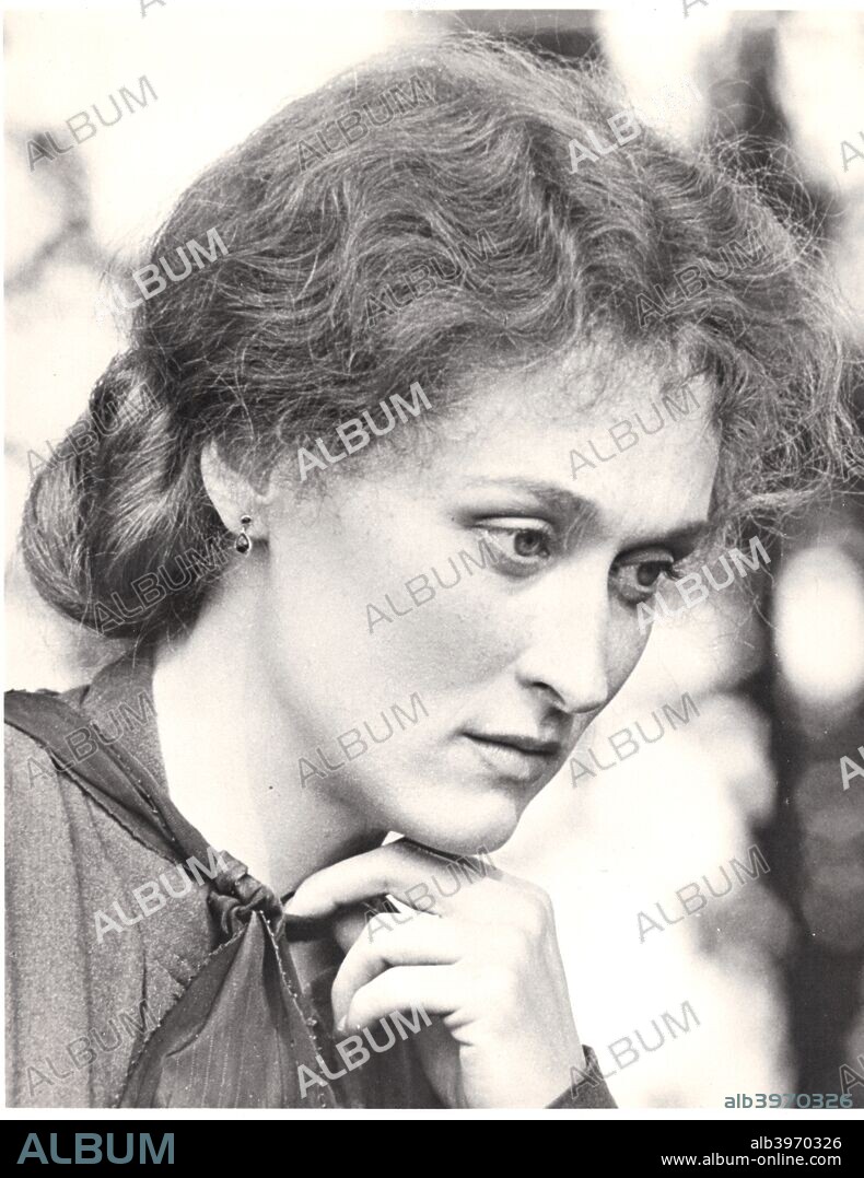 MERYL STREEP in THE FRENCH LIEUTENANT'S WOMAN, 1981, directed by KAREL REISZ. Copyright UNITED ARTISTS.