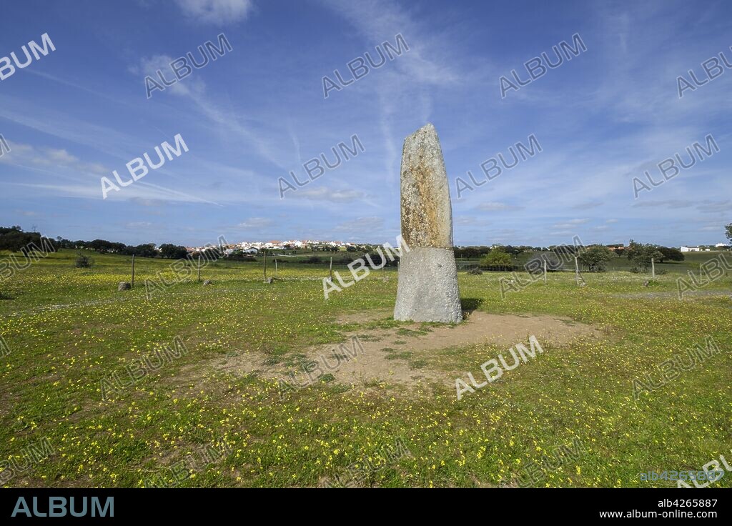 menhir de Bulhoa , proximo a Monsaraz, Telheiro, Alentejo, , Portugal.