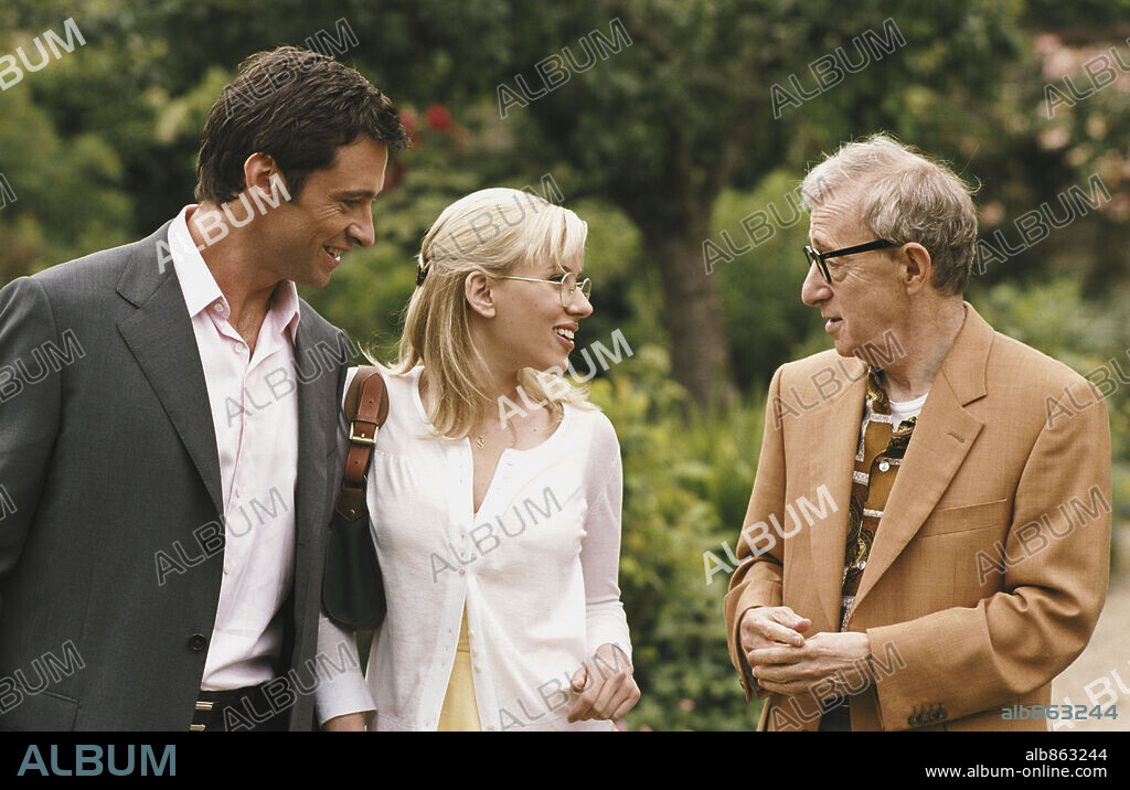 HUGH JACKMAN, SCARLETT JOHANSSON et WOODY ALLEN dans SCOOP, 2006, réalisé par WOODY ALLEN. Copyright BBC FILMS/INGENIOUS FILM PARTNERS/INGENIOUS MEDIA/JELLY ROLL / COOTE, CLIVE.