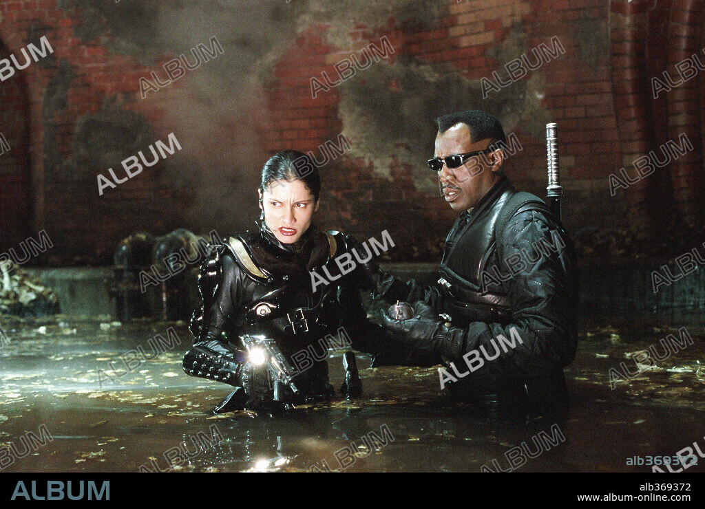 LEONOR VARELA y WESLEY SNIPES en BLADE II, 2002, dirigida por GUILLERMO DEL TORO. Copyright AMEN RA FILMS/JUSTIN PICTURES/NEW LINE CINEMA / TALAMON, BRUCE.