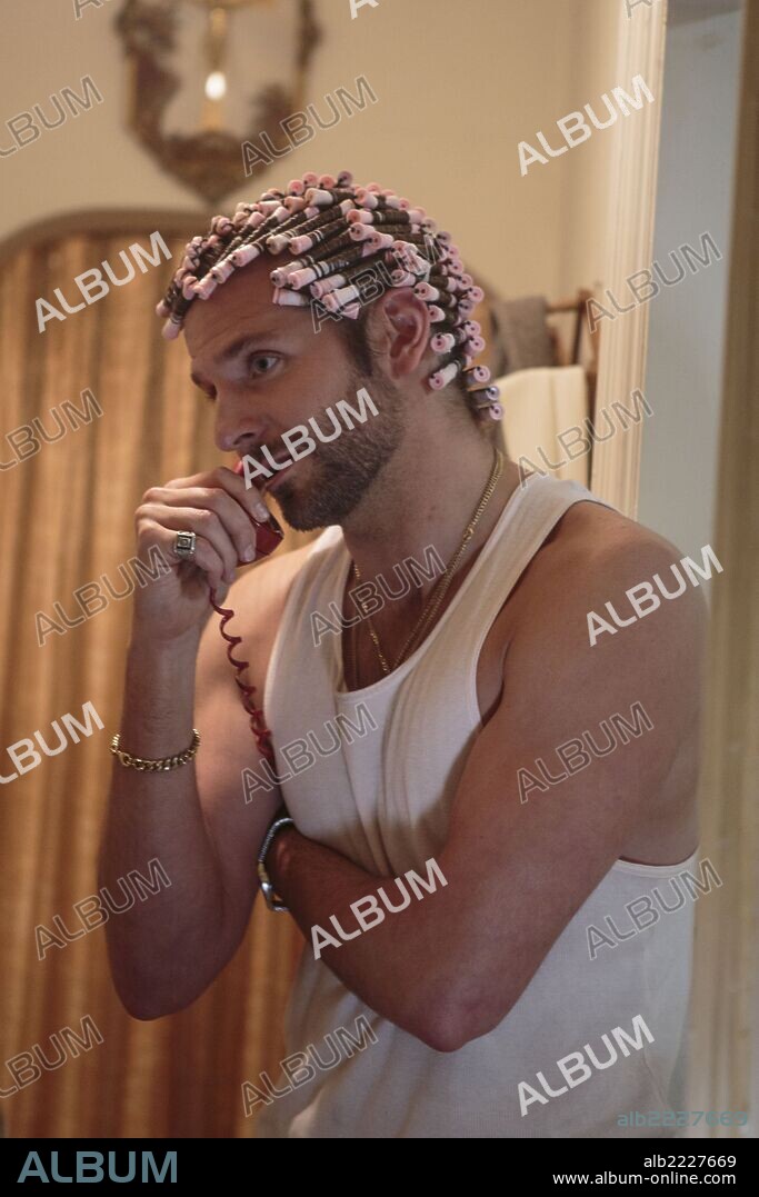 BRADLEY COOPER en LA GRAN ESTAFA AMERICANA, 2013 (AMERICAN HUSTLE), dirigida por DAVID O. RUSSELL. Copyright ATLAS ENTERTAINMENT.