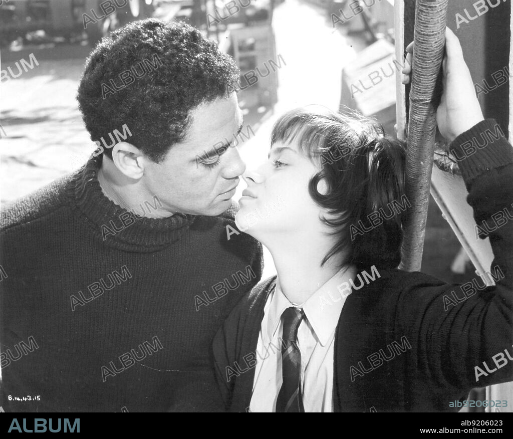 PAUL DANQUAH y RITA TUSHINGHAM en UN SABOR A MIEL, 1961 (A TASTE OF HONEY), dirigida por TONY RICHARDSON. Copyright BRITISH LION/WOODFALL.