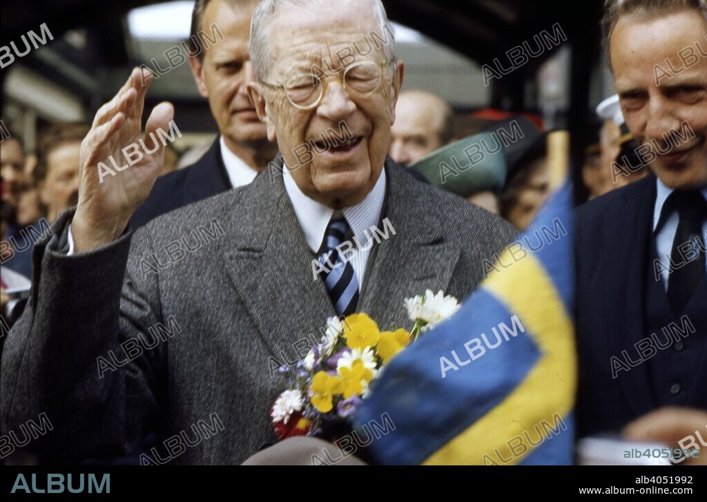 King Gustaf VI Adolf of Sweden arrives in Helsingborg, Scania, 1973. Gustaf VI Adolf (1882-1973) was King of Sweden from 1950 until his death. He is seen here arriving for a holiday at Sofiero Castle, his summer residence. From the Lars Hansares collection.