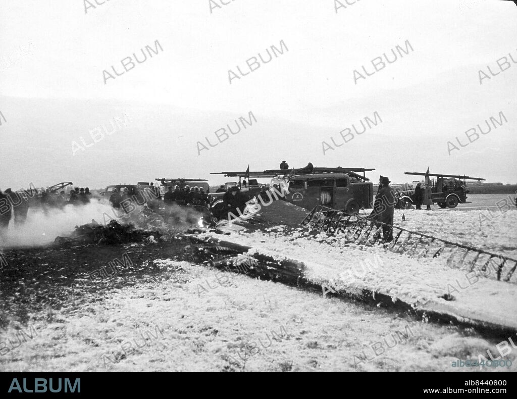 SEKLET-KUNGLIGT-40    I januari 1947 omkommer Sveriges arvprins Gustaf Adolf, son till blivande kung Gustaf VI Adolf, vid en flygolycka på Kastrup. Planet störtade strax efter starten, besättningen hade glömt att låsa upp rodret. Foto: TT Kod: 194/9909 COPYRIGHT SCANPIX SWEDEN.