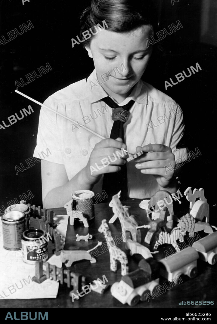 A girl of the League of German Girls is producing toys for Christmas, in November 1938. Photo: Fotoarchiv für Zeitgeschichte/Archiv. 21/11/1938