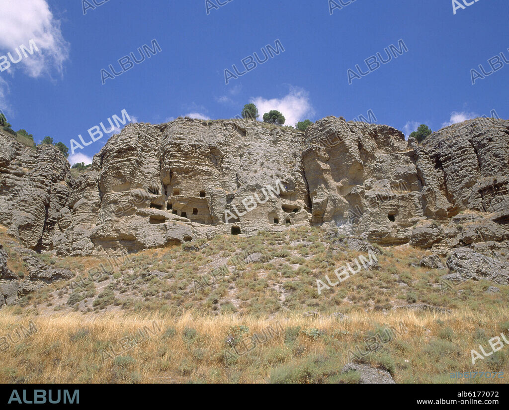 RISCO DE LAS CUEVAS SITUADO ENTRE PERALES DE TAJUÑA Y TIELMES.