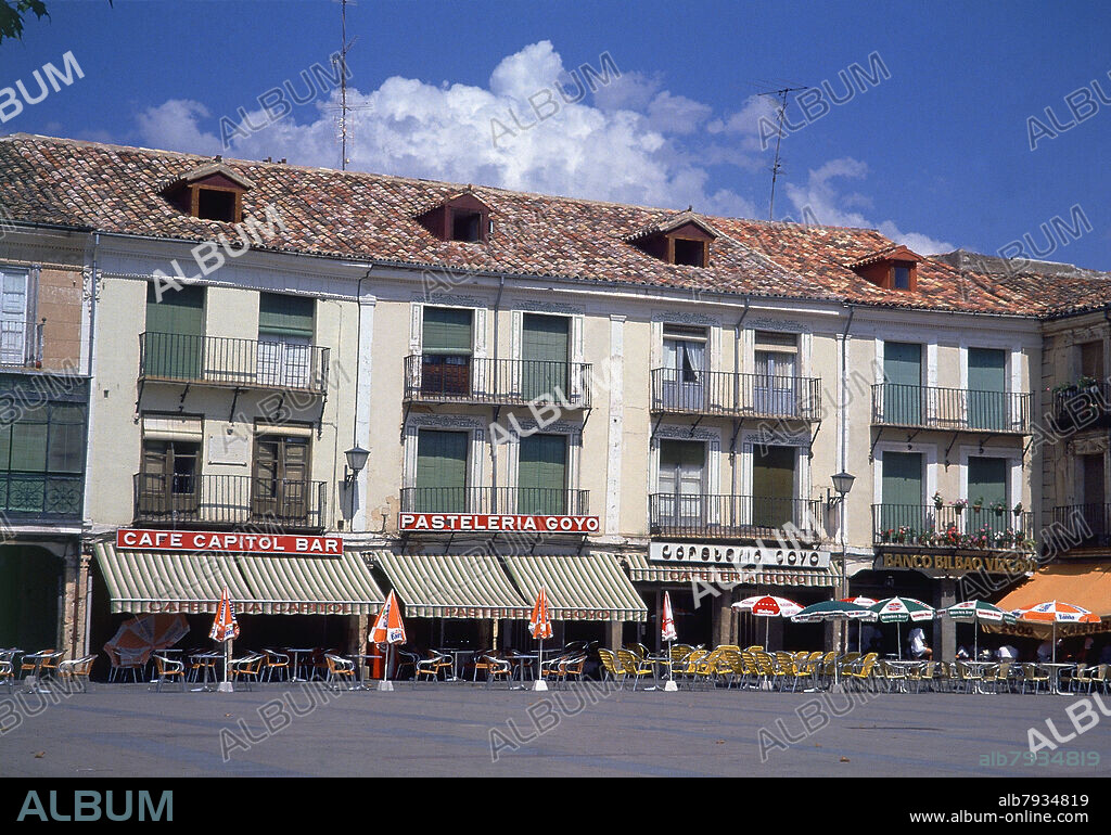 PLAZA MAYOR DE BURGO DE OSMA - FOTO AÑOS 90.