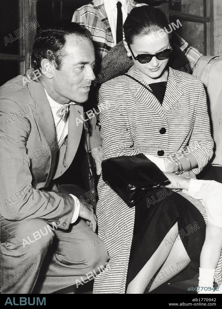 Henry Fonda with his wife Susan Blanchard. The US actor Henry Fonda with his third wife Susan Blanchard. The couple is at the Ciampino Airport as they have just landed in Italy. They are with their children. Rome, July 7, 1955.