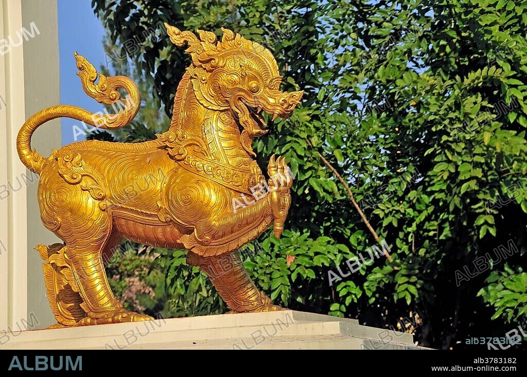 Gilded lion, Singha, a guardian figure at the entrance of Wat Pho Chai temple, Nong Khai, Thailand, Asia, PublicGround, Asia.