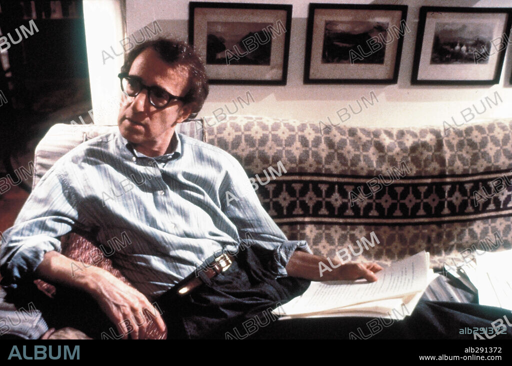 WOODY ALLEN en MARIDOS Y MUJERES, 1992 (HUSBANDS AND WIVES), dirigida por WOODY ALLEN. Copyright TRI STAR PICTURES.
