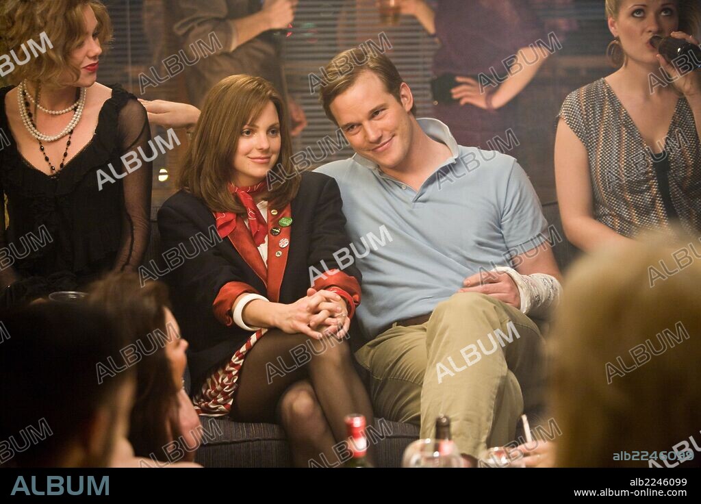 ANNA FARIS and CHRIS PRATT in TAKE ME HOME TONIGHT, 2011, directed by MICHAEL DOWSE. Copyright IMAGINE ENTERTAINMENT.